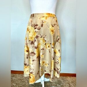 Vintage Banana Republic 100% silk neutral floral skirt | EUC | Size 4 | 25” long